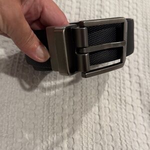 Kenneth Cole Reaction Men’s Reversible Black Leather Belt Size 42 (B1)